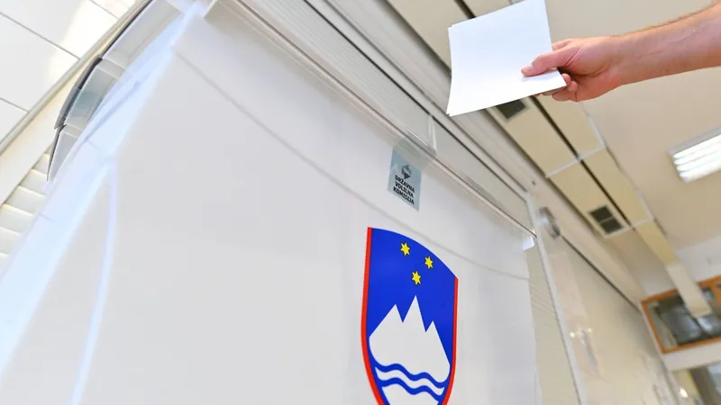 DZ razpisal referendum o interventnem zakonu in potrdil odstop poslanca Mijiča